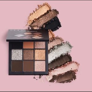 HUDA BEAUTY eyeshadow palette